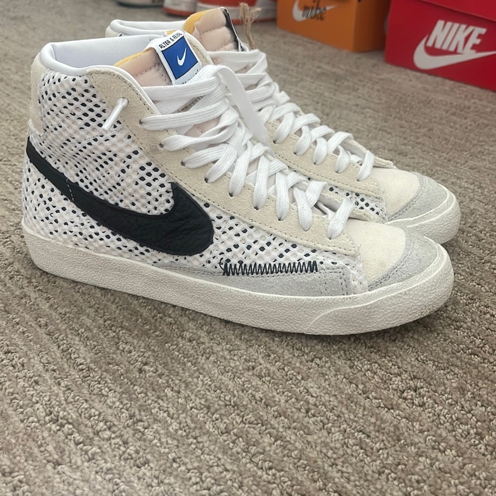 nike blazer- mid 77 vintage- “alter and reveal” - white and black